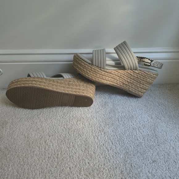 Kaanas Gray Platform Wedges with Gold Accent - Picture 6 of 6